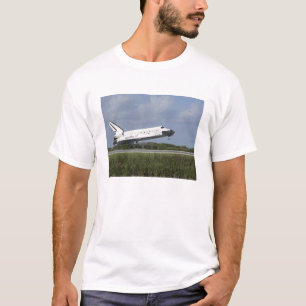 Raumfähre-Entdeckungsländer auf Rollbahn 33 T-Shirt