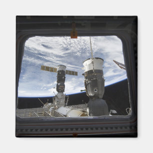 Raumfahrzeug mit zwei Russen Magnet