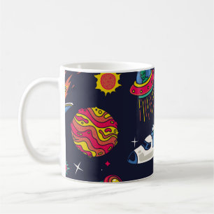 Raumschiff in der Galaxie nahtloses Muster. Hinter Kaffeetasse