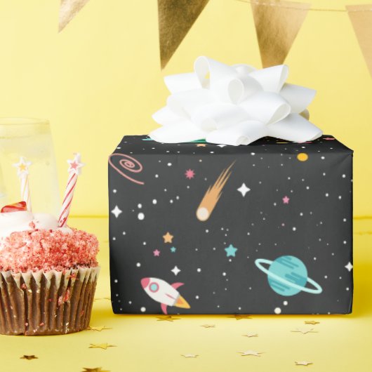 Raumschiffe und Planeten auf schwarz Geschenkpapier (Geburtstagsparty)