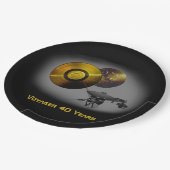 Raumsonde und Goldener Rekord mit 40 Jahren Pappteller (Schrägansicht)