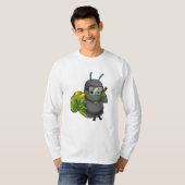 Raupe als Ninja mit Schwert T-Shirt (Vorne ganz)
