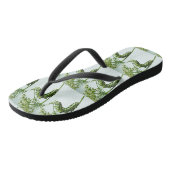 Raupe aus schwarzem Frack isst Petersilie Badesandalen (Schrägansicht)