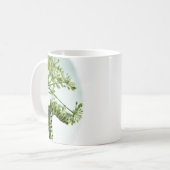 Raupe aus schwarzem Frack isst Petersilie Kaffeetasse (Vorderseite Links)