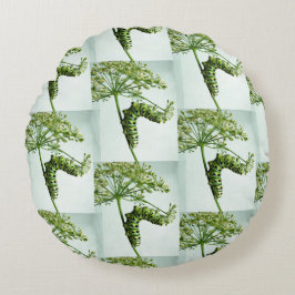 Raupe aus schwarzem Frack isst Petersilie Rundes Kissen