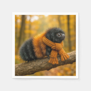 Raupe des Wollbären Herbst mit einem Scarf Serviette