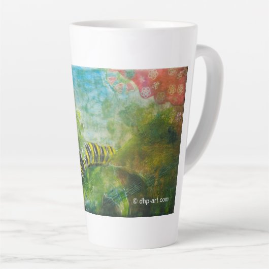 Raupe in Blume Latte Tasse (Rechte Ecke)