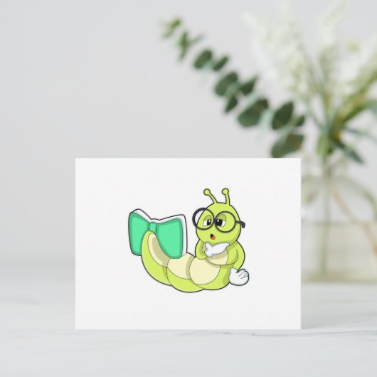 Raupe mit Buch Postkarte (Stehend Vorderseite)