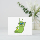 Raupe mit Sonnenbrille Postkarte (Stehend Vorderseite)