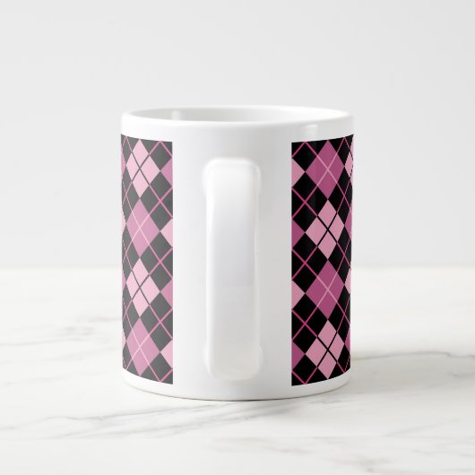 Raute Muster in Schwarz und Rosa Jumbo-Tasse (Rückseite)