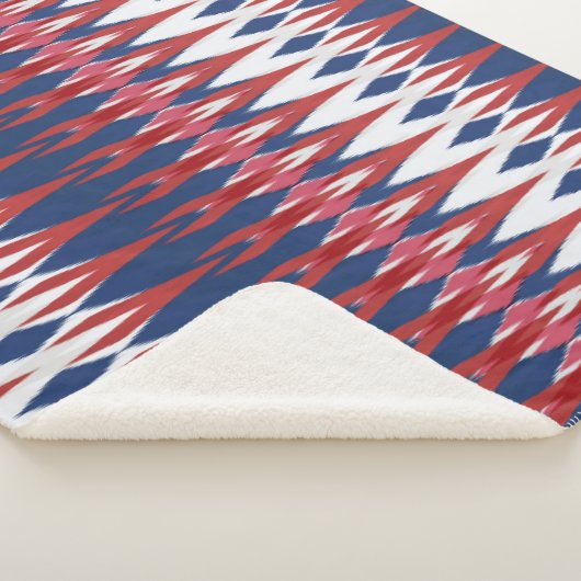 Raute Muster White Blue Red Ikat Technik Sherpadecke (3/4)