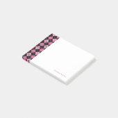 Rauten-Muster im Schwarzen und im Rosa Post-it Klebezettel (angewinkelt)