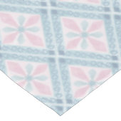 rautenförmiges blaues Muster Tischdecke (Schrägansicht)