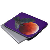 Raven and Eclipsing Moon Laptop Sleeve (Vorne Knopf)