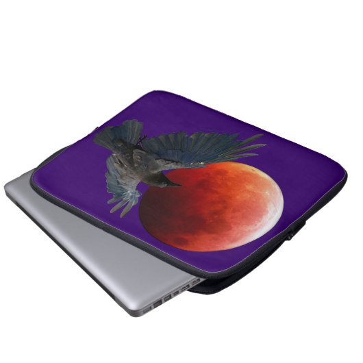 Raven and Eclipsing Moon Laptop Sleeve (Vorne Knopf)