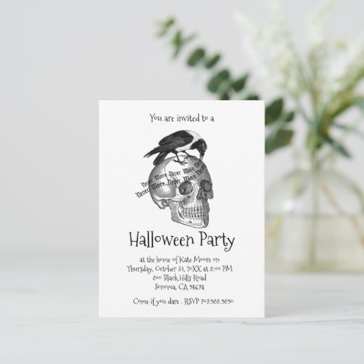Raven and Skull nie mehr Halloween-Party Einladungspostkarte (Stehend Vorderseite)