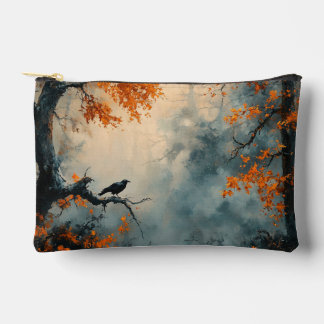 Raven in Misty Autumn Forest Zubehörtasche