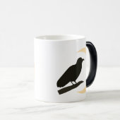 Raven on a branch watching the moon verwandlungstasse (VorderseiteRechts)