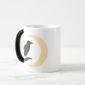 Raven on a branch watching the moon verwandlungstasse (Vorderseite Links)