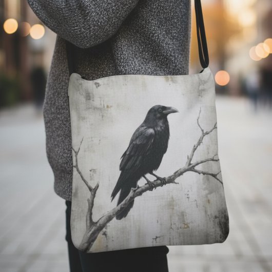 Raven on Branch Crossbody Bag - Gothic Art Tragetaschen Mit Langen Trägern