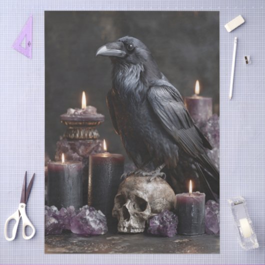 Raven on Skull mit Kerzen und Amethyst-Kristallen Seidenpapier (Basteln)