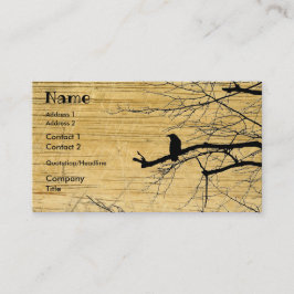 Raven on the Tree mit hölzernem Hintergrund Busine Visitenkarte