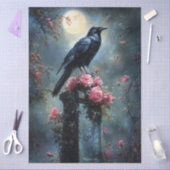 Raven Perched auf einem Grabstein Seidenpapier (Basteln)