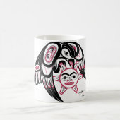 Raven Stealing the Sun Kaffeetasse (Mittel)