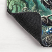 Raven with Iridescent Feathers in verzaubertem Wal Mousepad (Ecke)