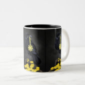 Raven's Rune: Aegishjalmur Magie auf schwarzem Ste Zweifarbige Tasse (VorderseiteRechts)