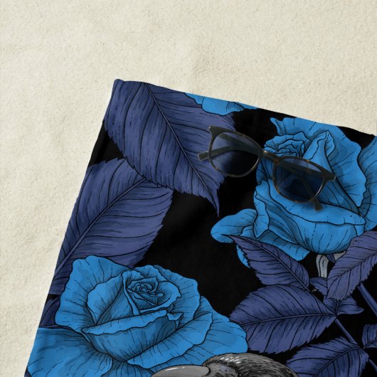 Ravens und blaue Rose Strandtuch (Beispiel)