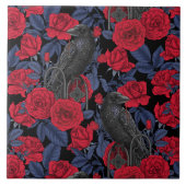 Ravens und Rose mit dunkelblauen Blätter Fliese (Vorderseite)