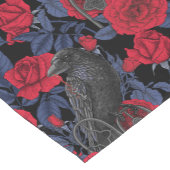 Ravens und Rose mit dunkelblauen Blätter Kurzer Tischläufer (Ecke)