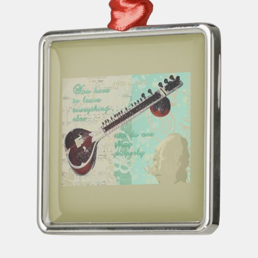 Ravi Shankar-Tribut zum Sitar und zur indischen Silbernes Ornament (Links)