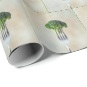Raw Broccoli Floret On a Fork Geschenkpapier (Rolleneckpunkt)