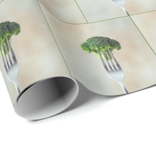 Raw Broccoli Floret On a Fork Geschenkpapier (Rolleneckpunkt)