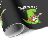 Rawrk and Roll Funny Rocker Dinosaur Pun Dark BG Geschenkpapier (Rolleneckpunkt)