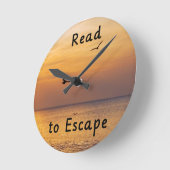 Read to Escape Wall Clock | Book Lover Quote Runde Wanduhr (Winkel)