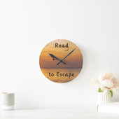 Read to Escape Wall Clock | Book Lover Quote Runde Wanduhr (Zuhause)