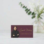 Real Anwesen Burgundy Gold QR Code Script Luxus Visitenkarte (Stehend Vorderseite)