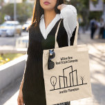 Real Anwesen Company Niedlich Custom House Realtor Tragetasche<br><div class="desc">Diese trendige Retro-Tasche ist nach Ihren Wünschen mit Ihrem Firmennamen gefertigt. Dieses Schwarz-Weiß-Design zeichnet sich durch eine schlichte Linie aus,  die von einem Viertel zeichne,  in dem auf beiden Seiten ein Baum steht. Bestellen Sie für Ihre echten Anwesen-Business-Kunden für Marketing.</div>