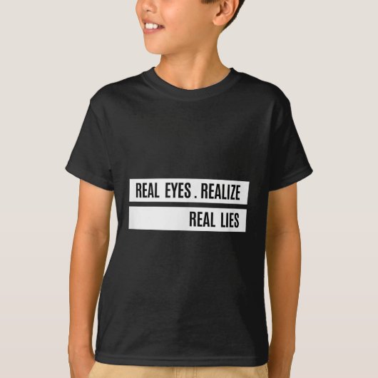 Real Eyes Realize Real Lies Saying T-Shirt (Vorderseite)