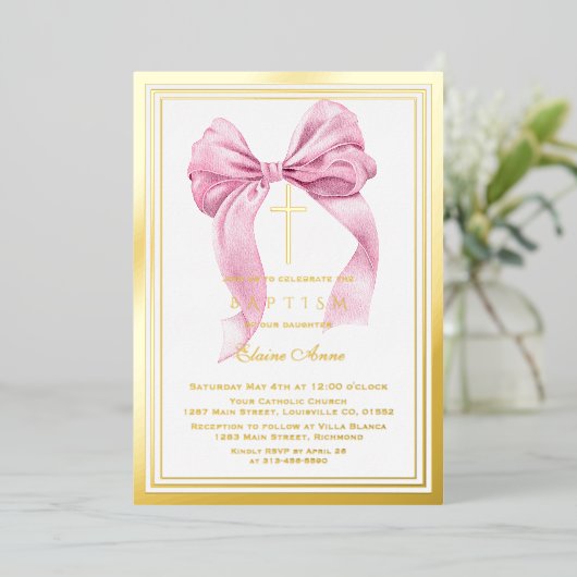 Real Foil Luxury Gold Pink Bow Girl Taufen Foil Folieneinladung (Stehend vorne)