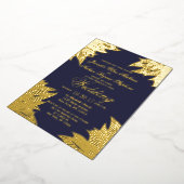 Real Gold Blätter Navy Blue Wedding Folieneinladung (Gedreht)
