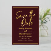 Real Gold Foil auf Marsala Save the Date Hochzeit Folieneinladung (Stehend vorne)