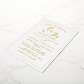 Real Gold Foil Elegante Blätter Wreath Monogram Folieneinladung (Gedreht)