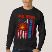 Real Heroes Don't Wear Capes US Flag Firefighter F Sweatshirt (Vorderseite)