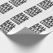 Real Man macht Latkes Funny Groovy Hanukkah Geschenkpapier (Ecke)