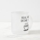 Real Men Drink Tee lustig Mattglastasse (VorderseiteRechts)
