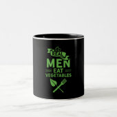 Real Men essen Gemüse Zweifarbige Tasse (Mittel)